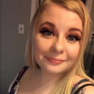 Meet your Posher, Abigail